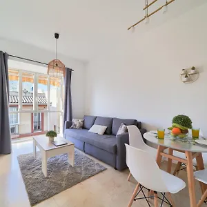 https://your-dara-apartament-en-malaga-centro.1costadelsol.com